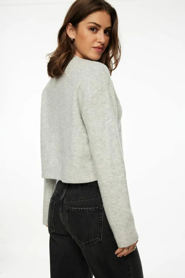 Dynamite Tops Women Heavenlyarn Abbey Cropped Cardigan Gray