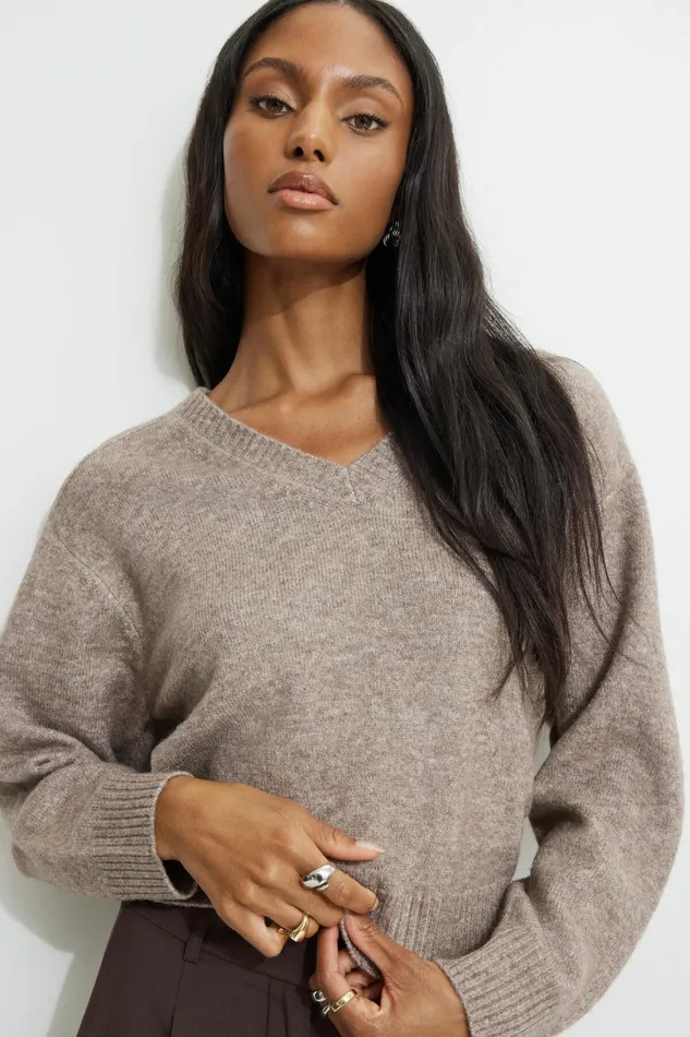 Dynamite Tops Women Heavenlyarn VNeck Sweater Brown