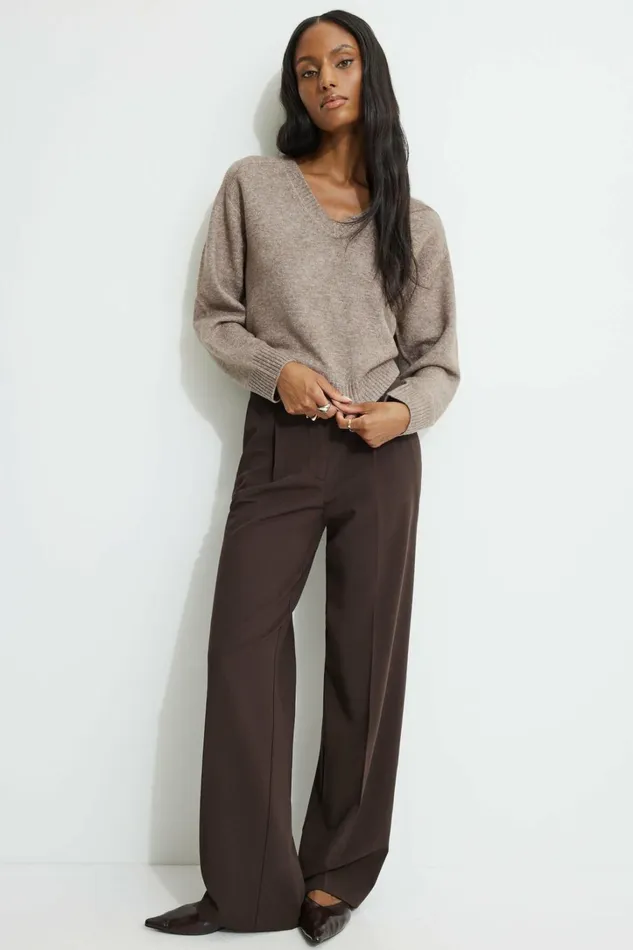 Dynamite Tops Women Heavenlyarn VNeck Sweater Brown