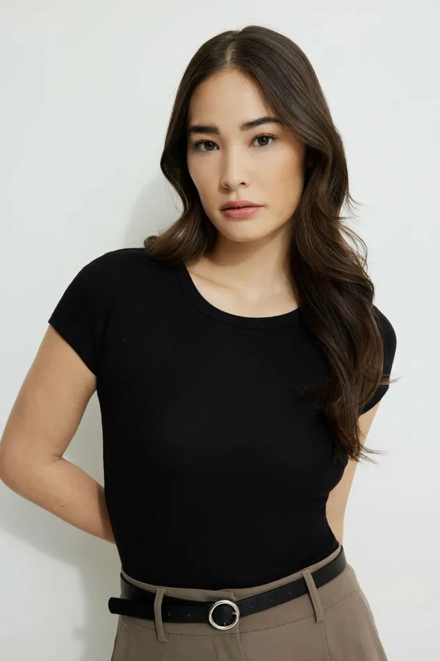 Dynamite Tops Women Olive Ribbed Crewneck TShirt Black