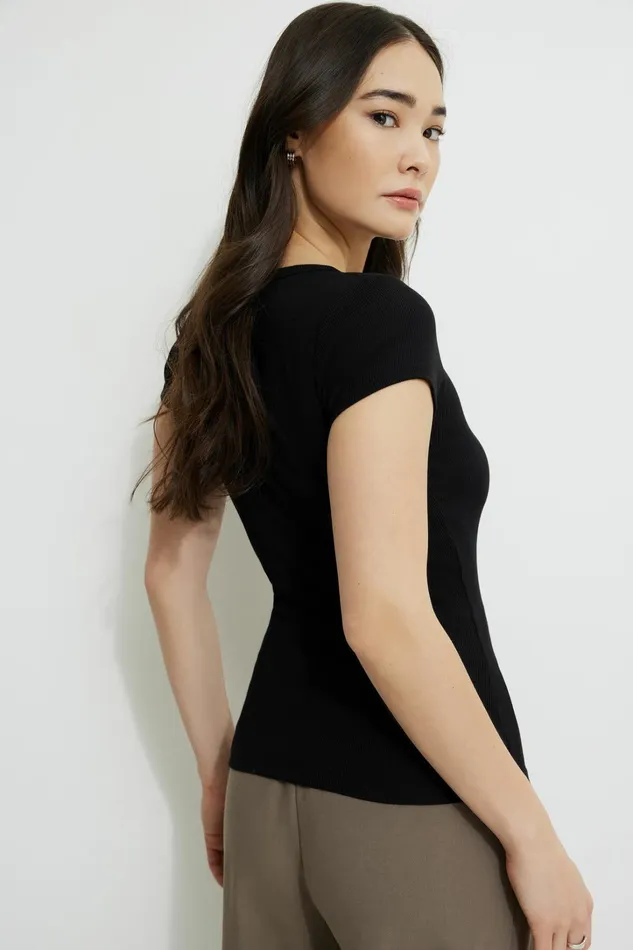 Dynamite Tops Women Olive Ribbed Crewneck TShirt Black