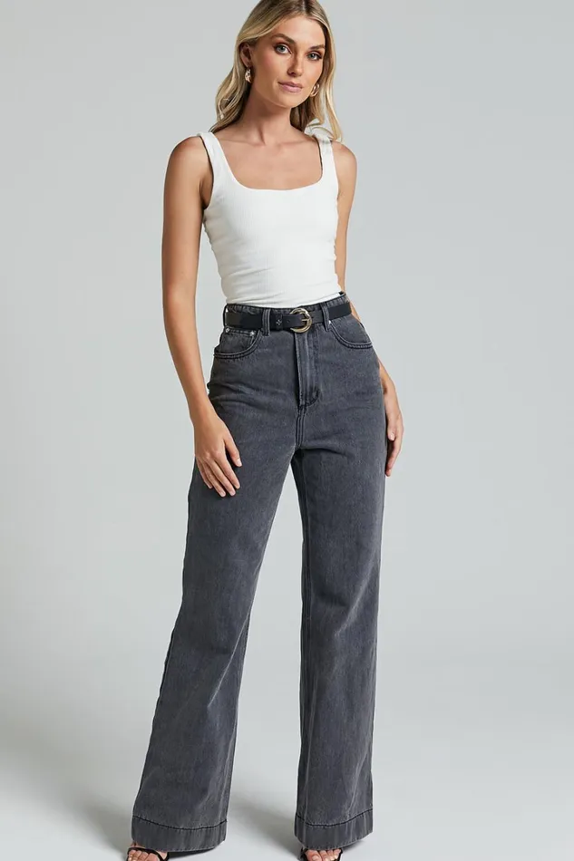 Eira Top 8211 Scoop Neck Sleeveless Cropped Tank In White Women Showpo Basics