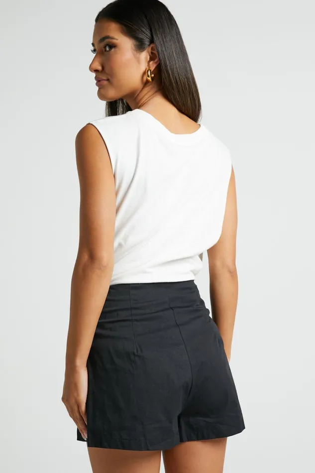 Elyssa Shorts 8211 Pleat Detail Shorts In Black Women Showpo Shorts