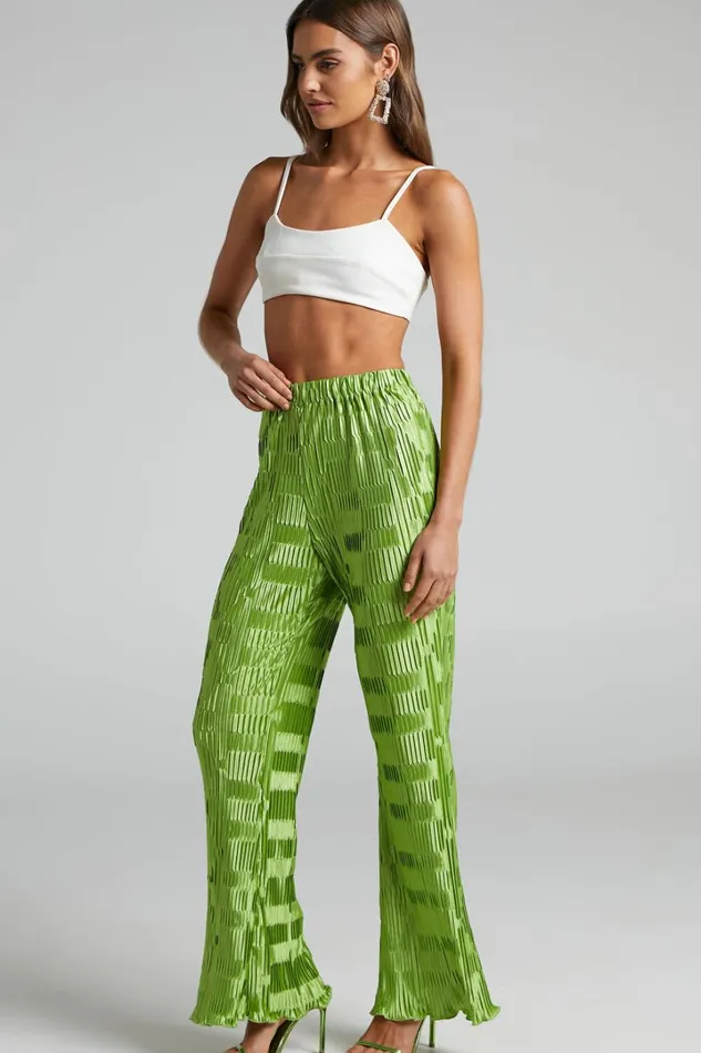 Greta Geometric 8211 Mid Waisted Plisse Flared Pants In Green Women Showpo Pants