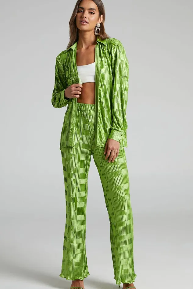 Greta Geometric 8211 Mid Waisted Plisse Flared Pants In Green Women Showpo Pants