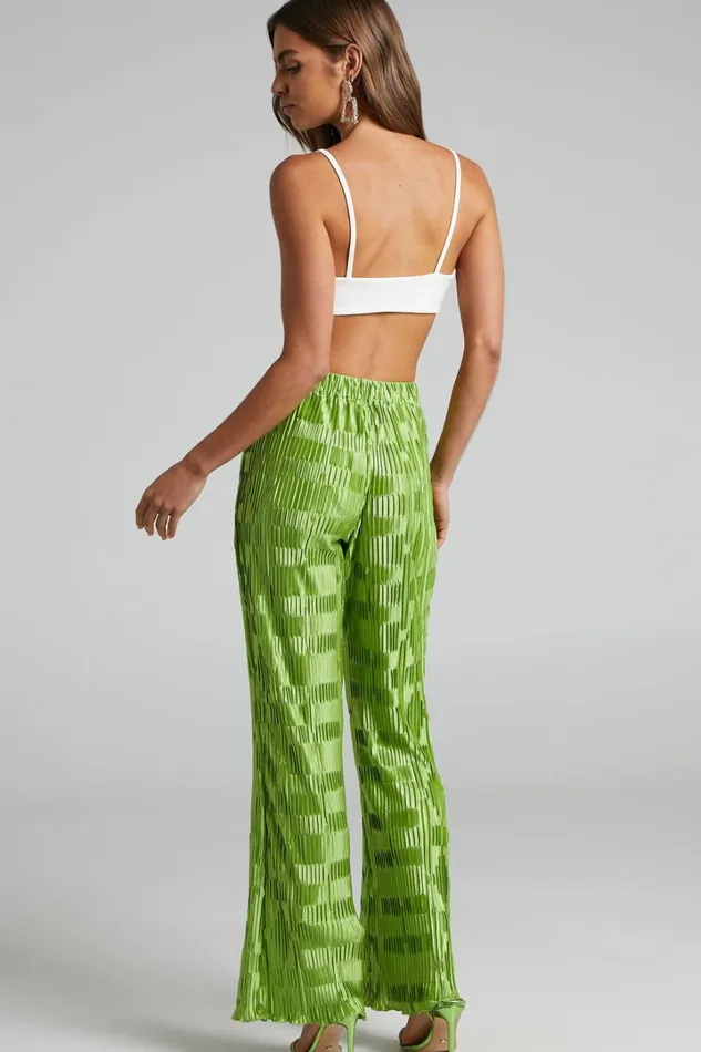 Greta Geometric 8211 Mid Waisted Plisse Flared Pants In Green Women Showpo Pants