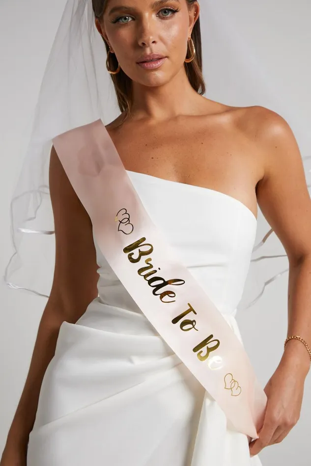 Hens Party Set In White Women Showpo Hair