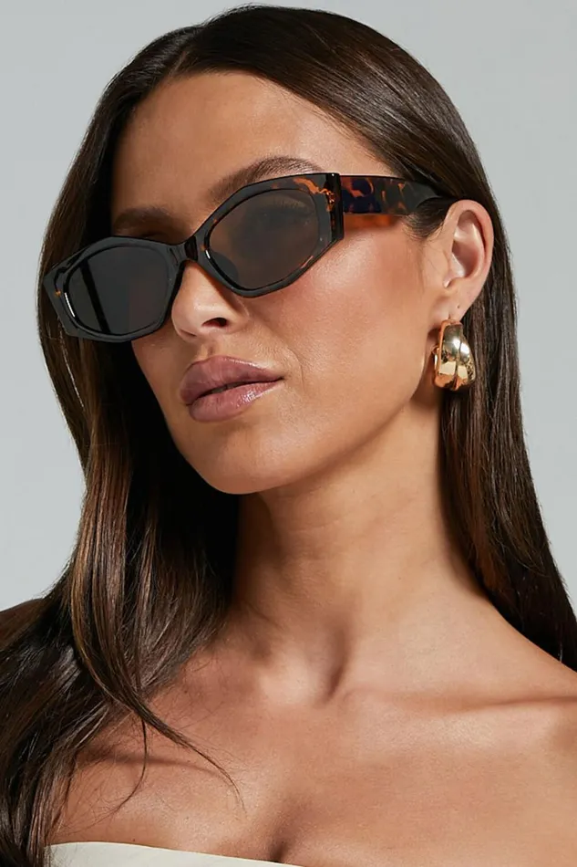 Keisha Sunglasses 8211 Wide Rim Sunglasses In Tort Women Showpo Sunglasses