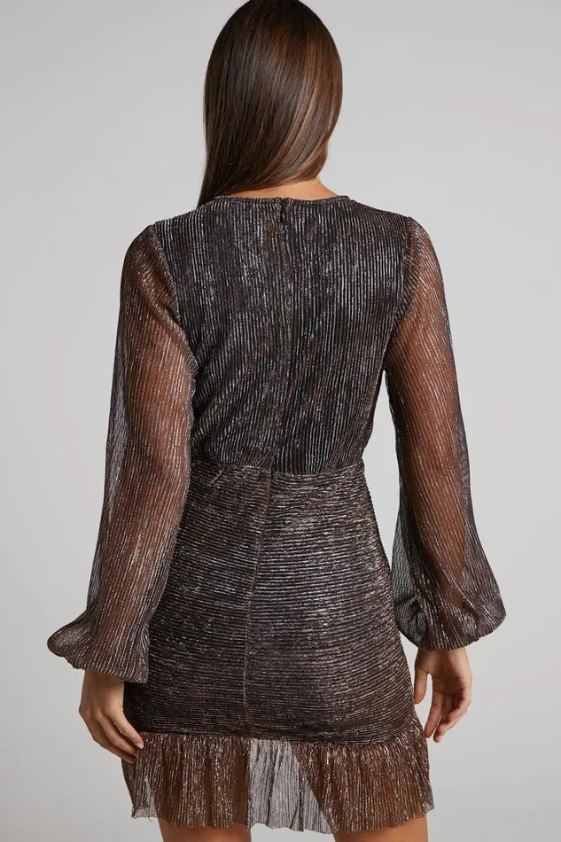 Laurah Mini Dress 8211 V Neck Long Sleeve Plisse Dress In Blackgold Women Showpo Curve Clothes