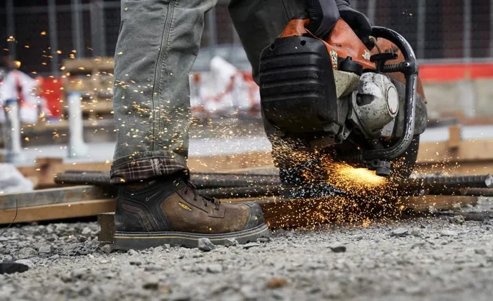 Men KEEN Work Boots and Shoes CarbonFiber Toe Brown Work Boots 8211 CSA Abitibi II Men KEEN Work Boots and Shoes CarbonFiber Toe Brown Work Boots 8211 CSA Abitibi II