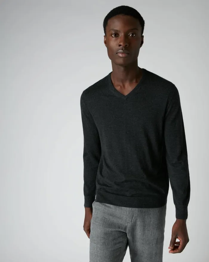 NPeal Jumpers Men Conduit Fine Gauge Cashmere V Neck Jumper Dark Charcoal Grey