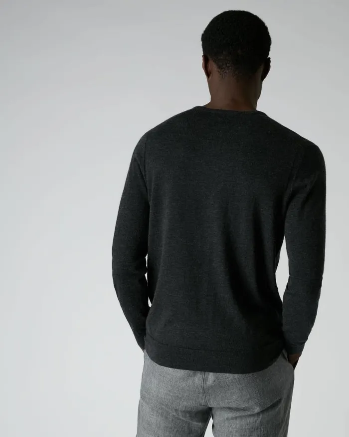 NPeal Jumpers Men Conduit Fine Gauge Cashmere V Neck Jumper Dark Charcoal Grey