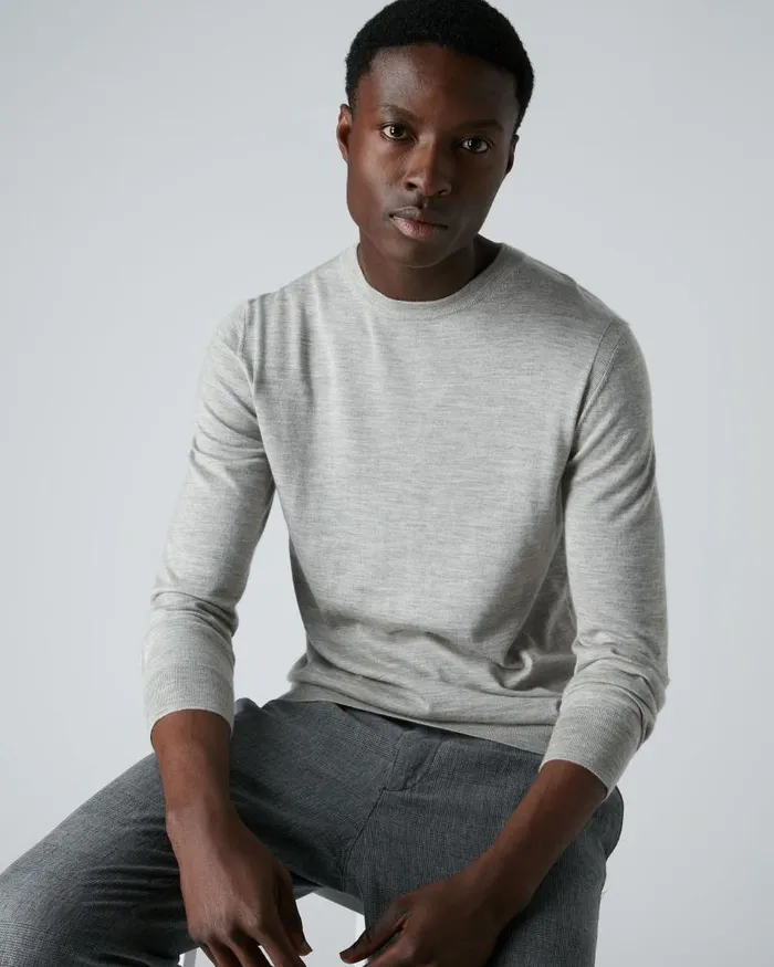 NPeal Jumpers Men Covent Fine Gauge Cashmere Round Neck Jumper Fumo Grey