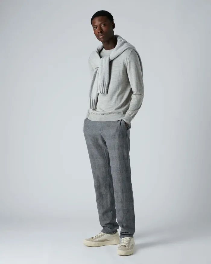 NPeal Jumpers Men Covent Fine Gauge Cashmere Round Neck Jumper Fumo Grey