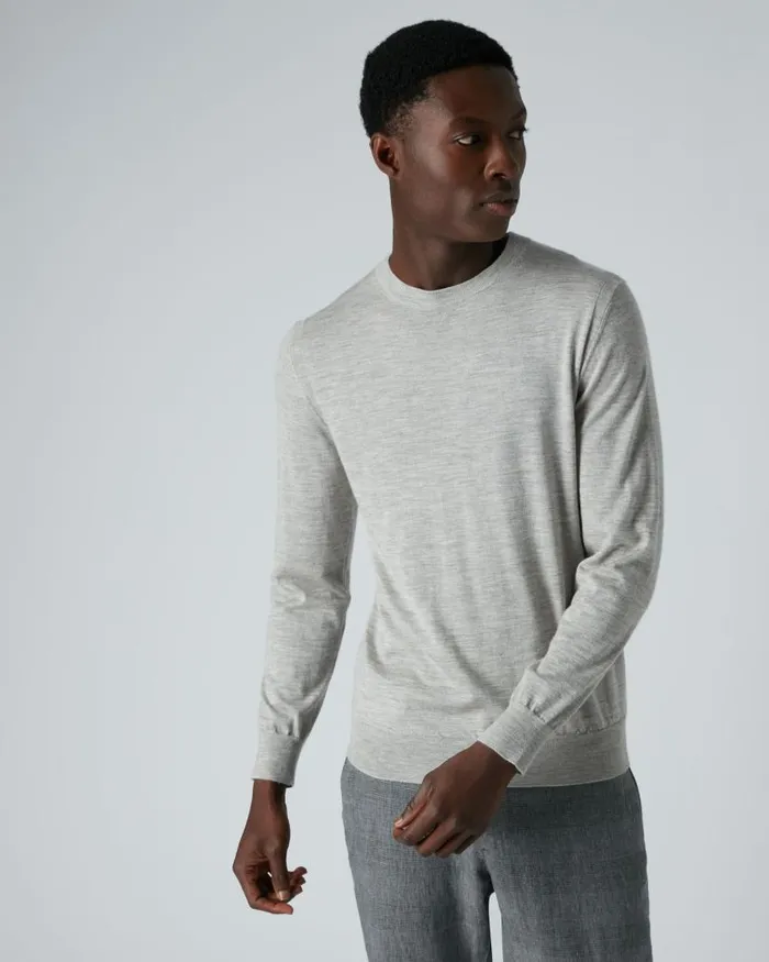NPeal Jumpers Men Covent Fine Gauge Cashmere Round Neck Jumper Fumo Grey