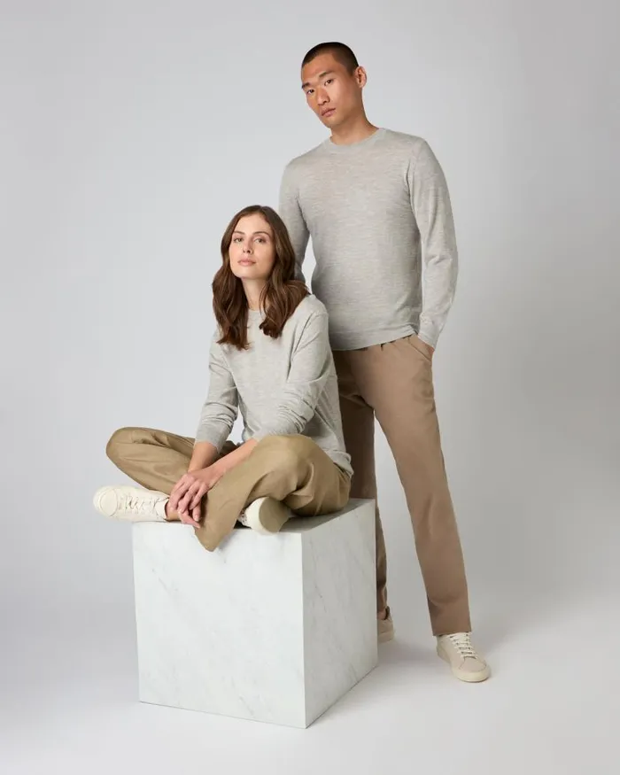 NPeal Jumpers Men Covent Fine Gauge Cashmere Round Neck Jumper Fumo Grey