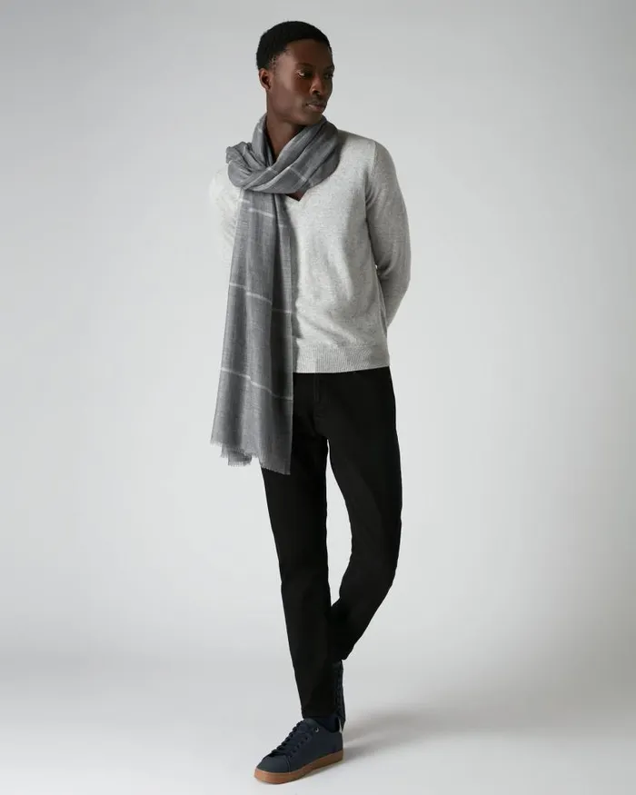 NPeal Jumpers Men The Burlington V Neck Cashmere Jumper Fumo Grey