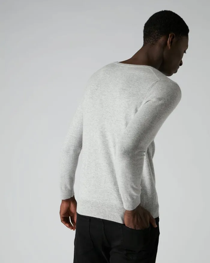 NPeal Jumpers Men The Burlington V Neck Cashmere Jumper Fumo Grey