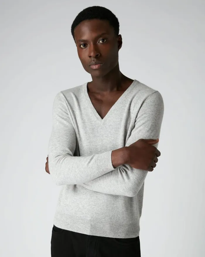 NPeal Jumpers Men The Burlington V Neck Cashmere Jumper Fumo Grey