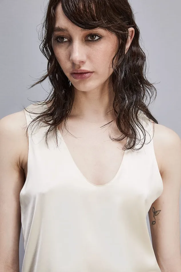 Patrizia Pepe Sleeveless Top Shirt In Certified Viscose White Raw White Apparel Tops