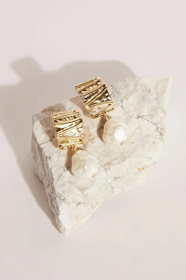 Romee Pearl Drop Earring In Gold Women Showpo Earrings