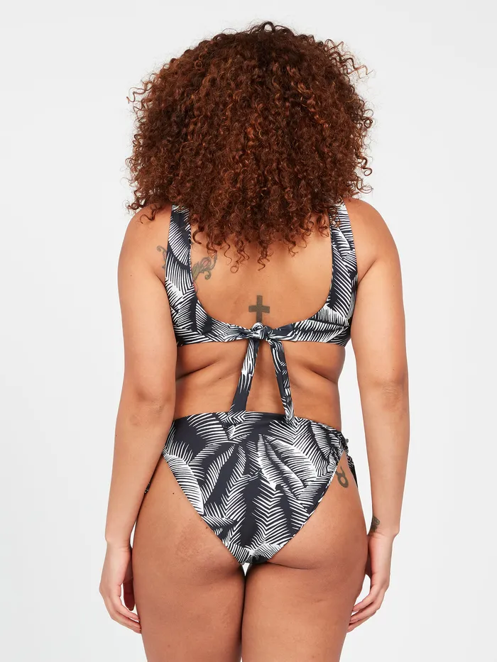 Volcom EcoTrue Swim Stay Or Leaf Tie Side Hipster Plus Size Bikini Bottom 8211 Black Black 8211 Womens