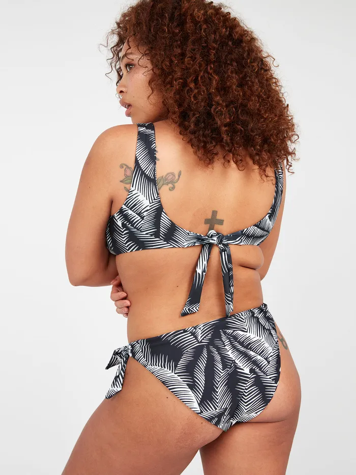 Volcom EcoTrue Swim Stay Or Leaf Tie Side Hipster Plus Size Bikini Bottom 8211 Black Black 8211 Womens