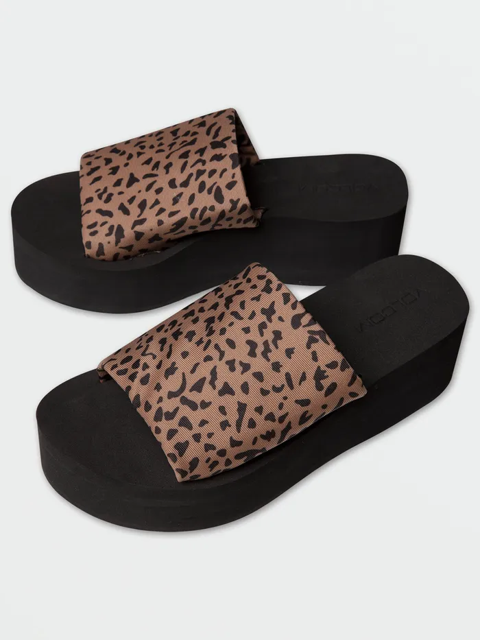 Volcom Sandals Simple HiScraper Sandal 8211 Animal Print Animal Print 8211 Womens