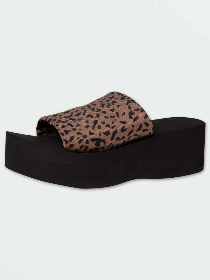 Volcom Sandals Simple HiScraper Sandal 8211 Animal Print Animal Print 8211 Womens