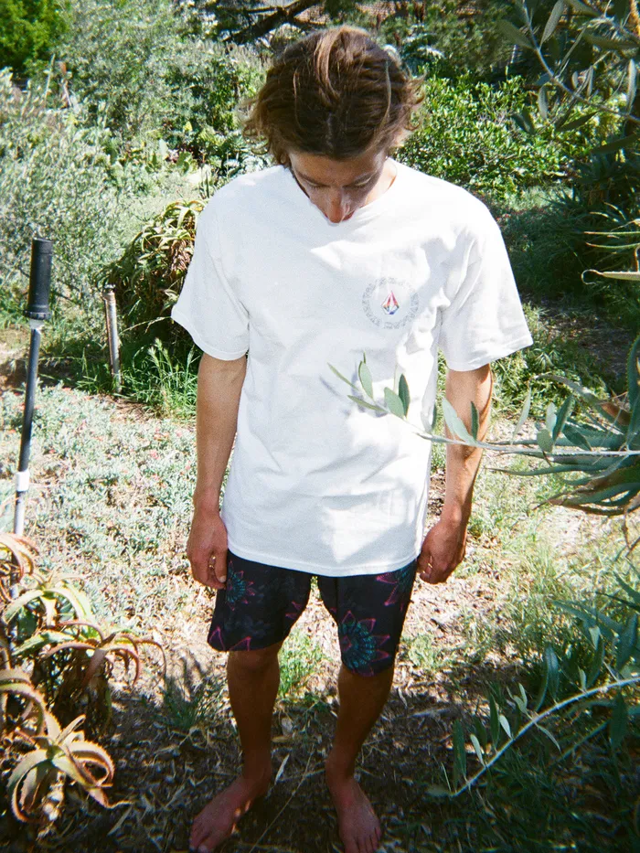 Volcom TShirts and Tanks Star Shields Short Sleeve Tee 8211 White White 8211 Mens