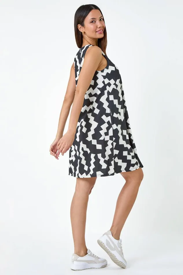 Women Black Geometric Print Stretch Swing Dress Roman Dresses
