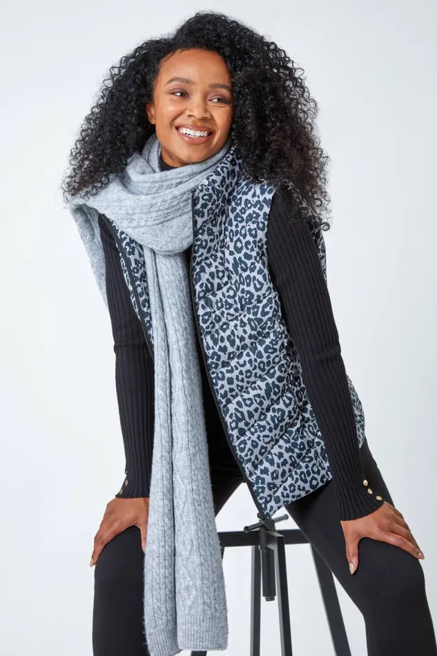 Women Black Petite Animal Print Quilted Gilet Roman Coats