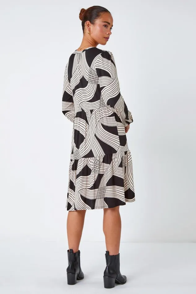 Women Black Petite Linear Print Tiered Stretch Dress Roman Dresses