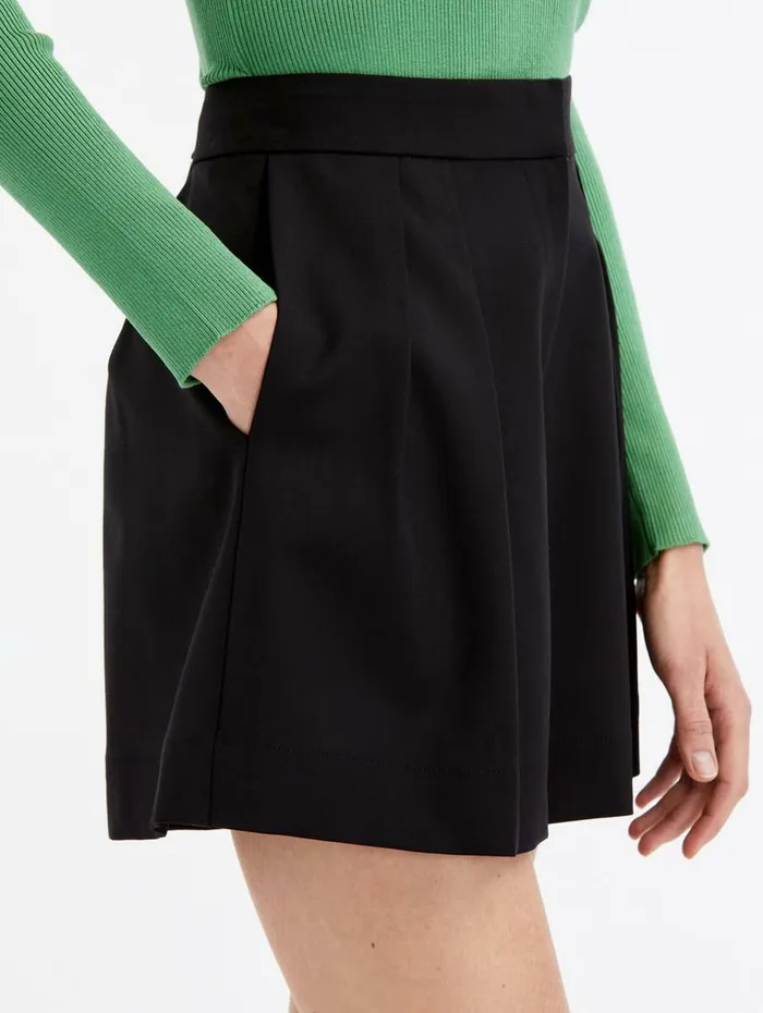 Women Pants and Skirts Oscar De La Renta Pleat Front Shorts Black Women Pants and Skirts Oscar De La Renta Pleat Front Shorts Black